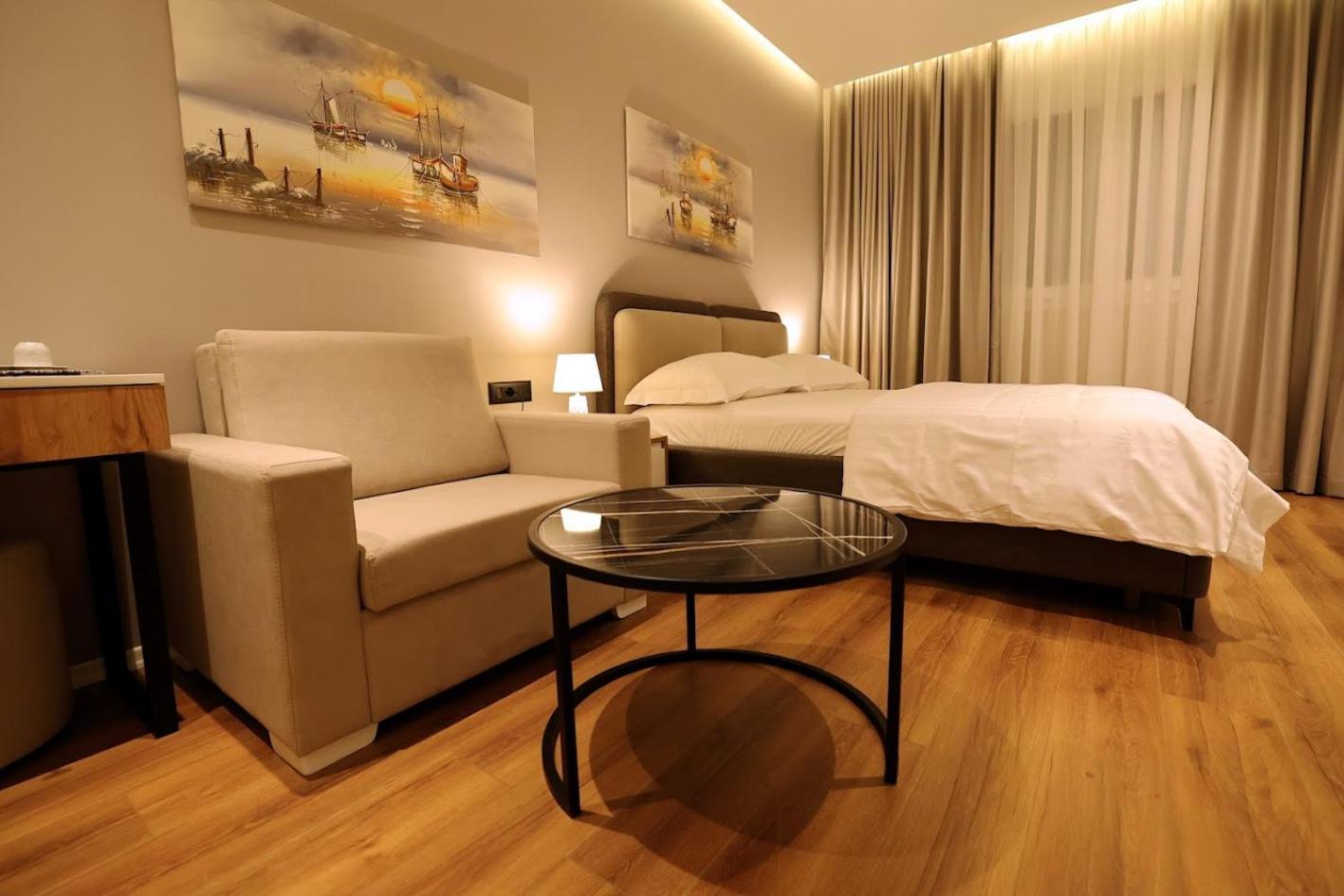 Tempo Studios Tiranë Luaran gambar