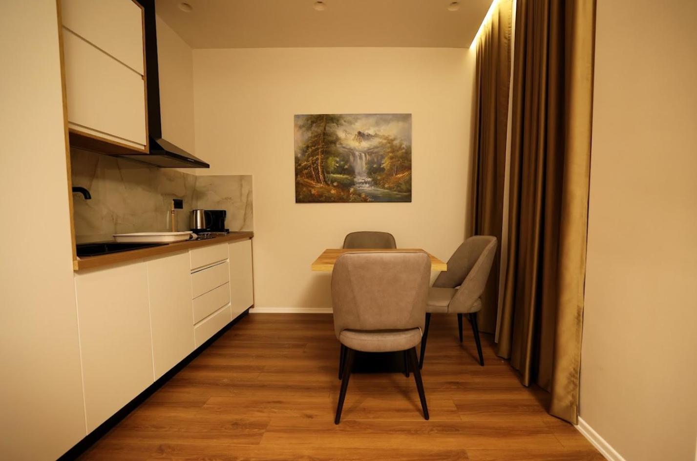 Tempo Studios Tiranë Luaran gambar