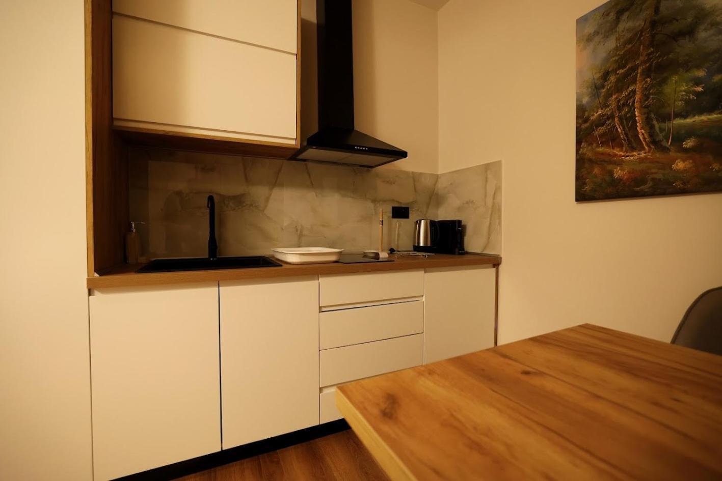 Tempo Studios Tiranë Luaran gambar