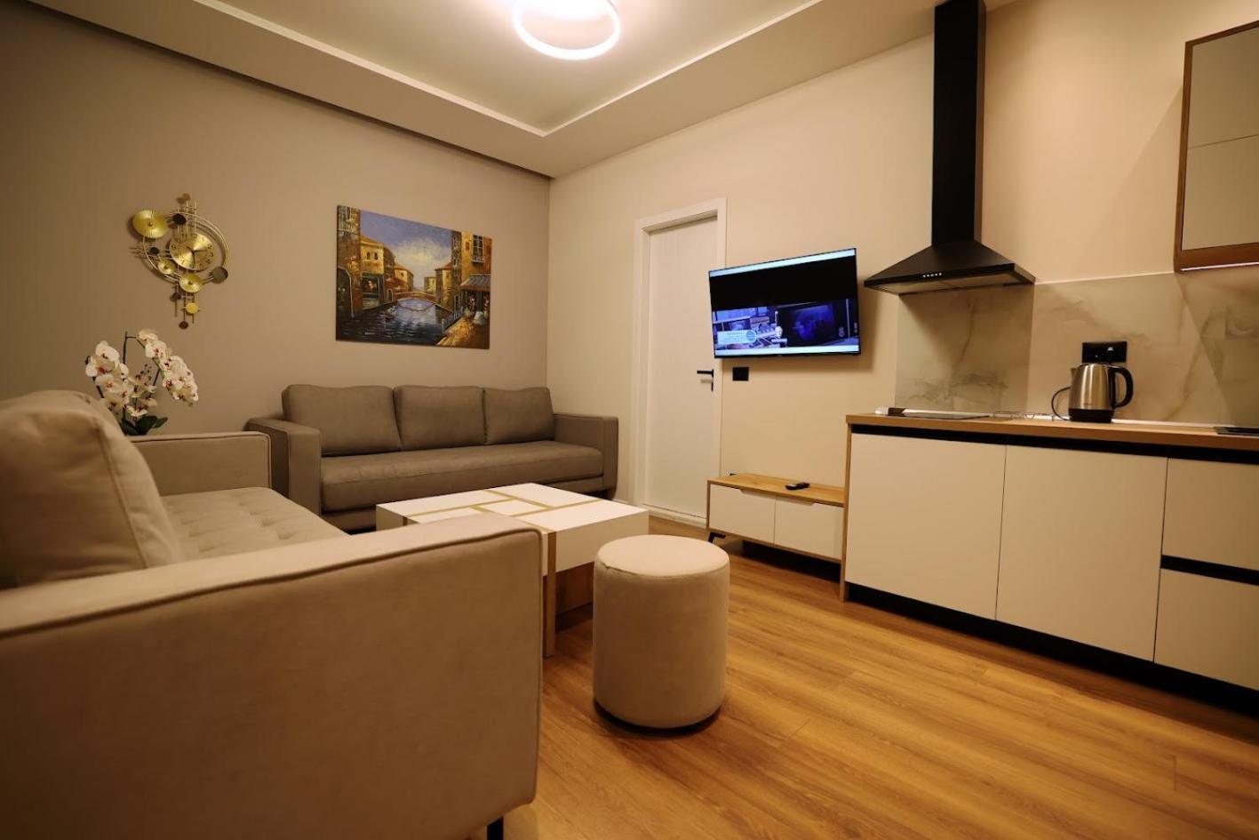 Tempo Studios Tiranë Luaran gambar